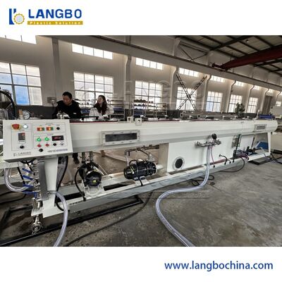 Linha de extrusão de tubos PPR de coextrusão de 3 camadas com capacidade de 350 kg/h e controlo PLC
