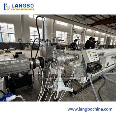 Linha de extrusão de tubos PPR de coextrusão de 3 camadas com capacidade de 350 kg/h e controlo PLC SIEMENS