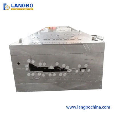 Desempenho anticorrosivo Superfície lisa 2 mm PVC Mobiliário Skirting Board Edge Banding Linha de produção