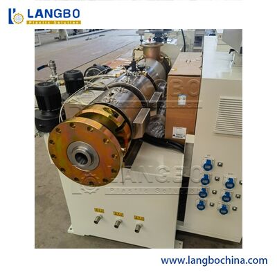 Linha de produção de tubos de água de PVC de plástico Máquina de fabricação de tubos de PVC com extrusora de alto desempenho com preços atraentes