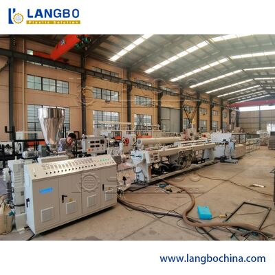 Linha de produção de tubos de água de PVC de plástico Máquina de fabricação de tubos de PVC com extrusora de alto desempenho com preços atraentes
