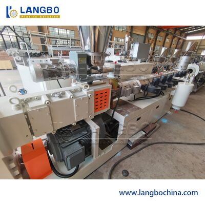 Linha de produção de tubos de água de PVC de plástico Máquina de fabricação de tubos de PVC com extrusora de alto desempenho com preços atraentes