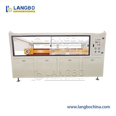 Máquina de fazer parada de água de PVC de plástico de automação de alta qualidade / Fabricante de linha de produção de extrusão de perfil de teto oco de moldura de porta WPC na China