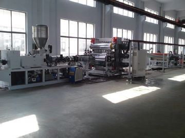 Equipamento de máquina de fabrico de perfis de PVC super acessível, incluindo corte e empilhamento