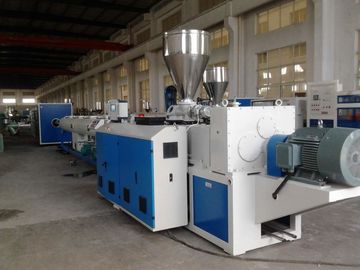 Linha de produção plástica extrusora da tubulação do PVC de parafuso gêmea cônica da máquina