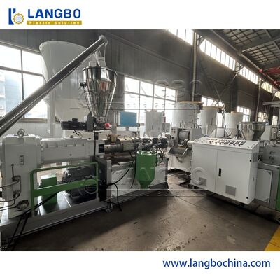 WPC Decking Line. Extrusão, Calibração, Reboco para Placas de Área Limpa