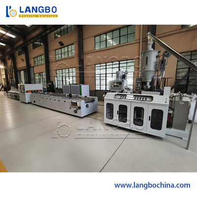 WPC Decking Machine. Refrigerador controlado para reduzir a deformação da prancha