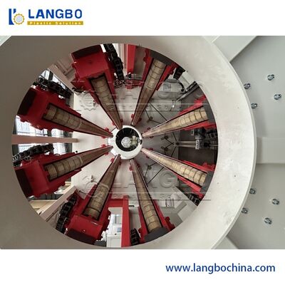 Linha de extrusão de tubos de PVC.