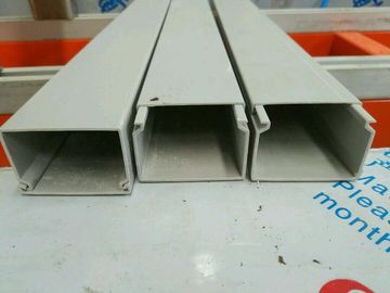Porta e janela do perfil do PVC/UPVC que fazem a máquina a extrusora de parafuso dobro