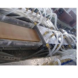 Linha de produção profissional de extrusão de placas compostas de perfis de madeira e plástico