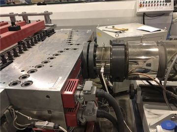 Compatibilidade com moldes de vários tamanhos PVC Profile Board Extruder PC Máquina de extrusão de folha oca