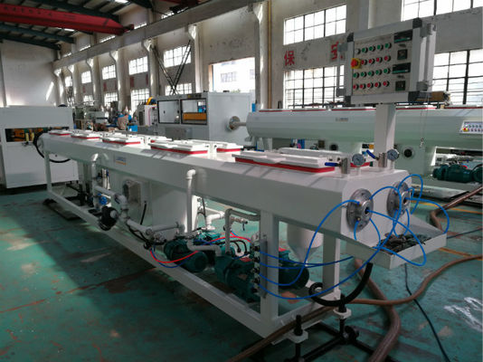 Tubo plástico do PVC da multi camada que faz a máquina com a extrusora de parafuso gêmea cônica