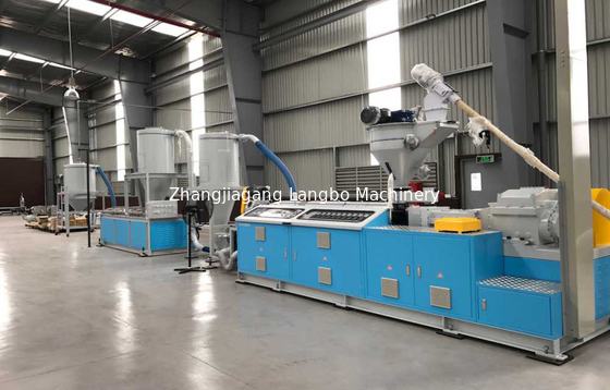 Máquina de extrusão de perfis de revestimento de madeira de plástico WPC