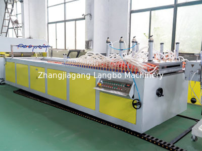 1180MM Linha de produção de placas largas de PVC com alta produção
