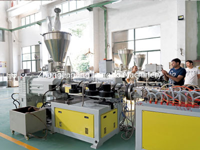 1180MM Linha de produção de placas largas de PVC com alta produção