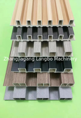 Máquina de fabricação de painéis de parede WPC para decoração de interiores e exteriores