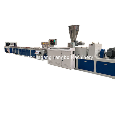 Máquina de fabricação de painéis de parede WPC para decoração de interiores e exteriores
