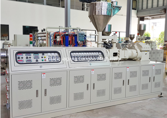 Máquinas e equipamentos inovadores de fabrico de perfis de PVC